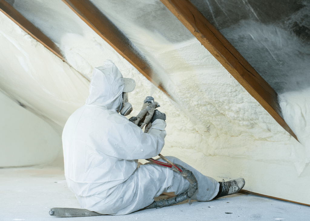 Zateplení domu - Stříkaná izolace instalace